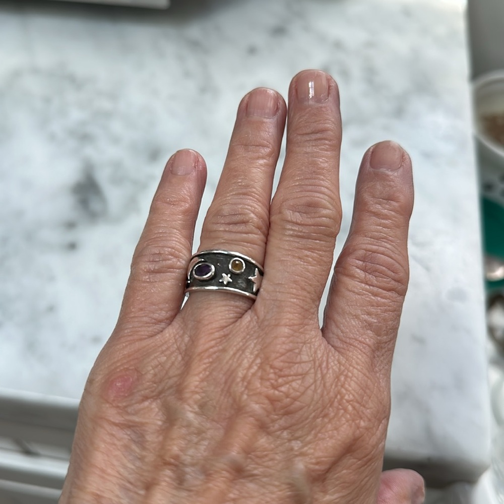 Pre loved size 6 band ring .